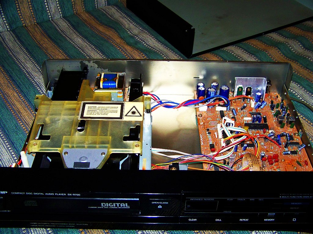 Odtwarzacz CD Sharp DX-R700